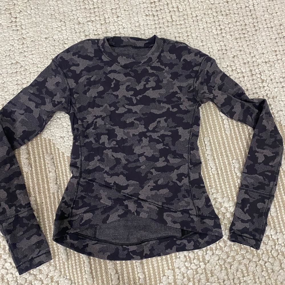 Lululemon Athletica Black and Gray Fitted Long Sleeve